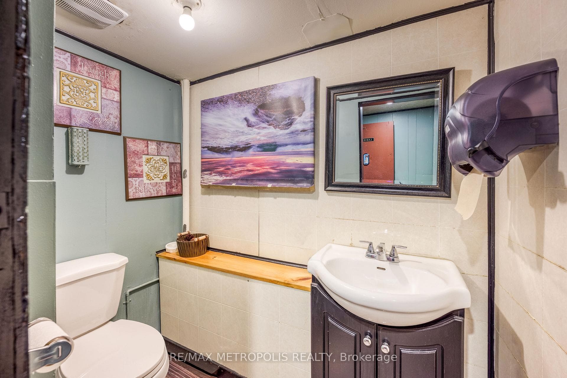 1548 St. Clair Parkway photo 18