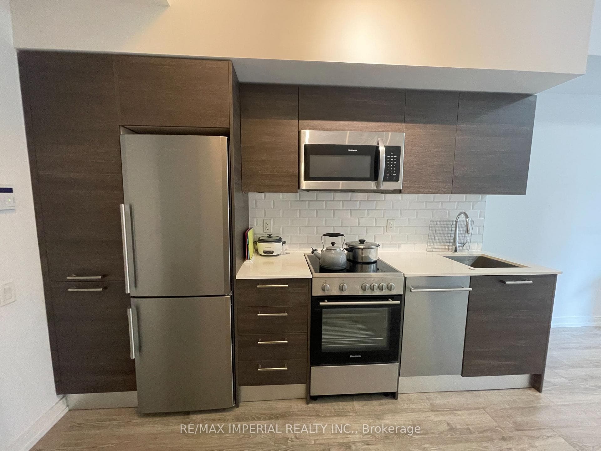 28 Wellesley Street Unit 409 photo 3