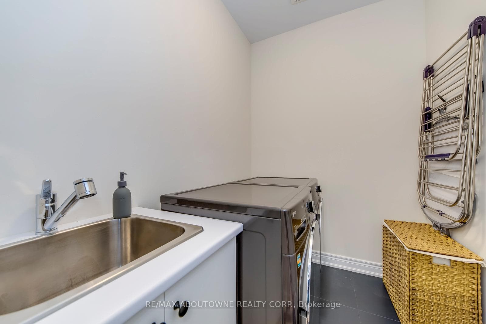 1378 Queens Plate Road photo 29