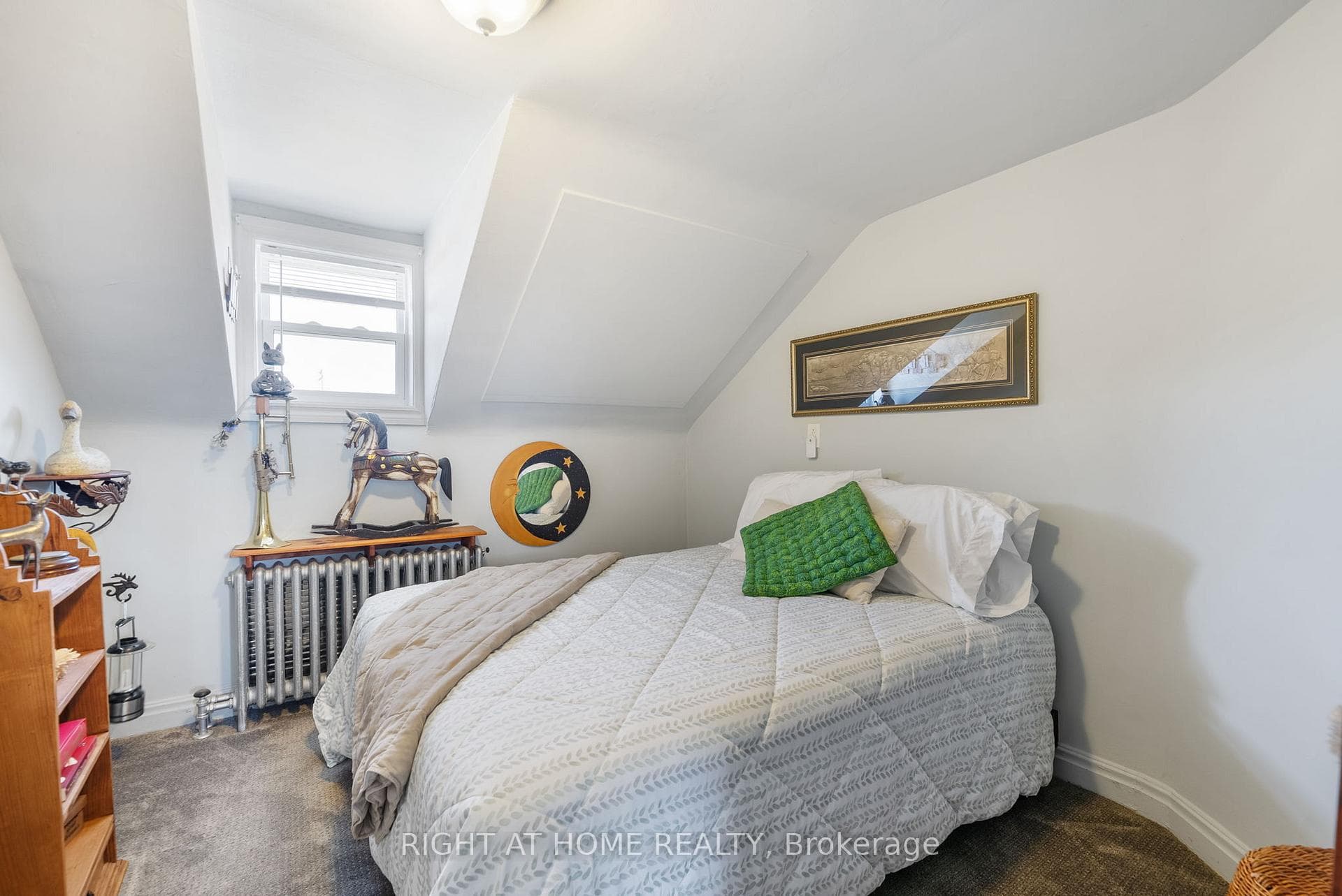 739 Albert Street photo 16