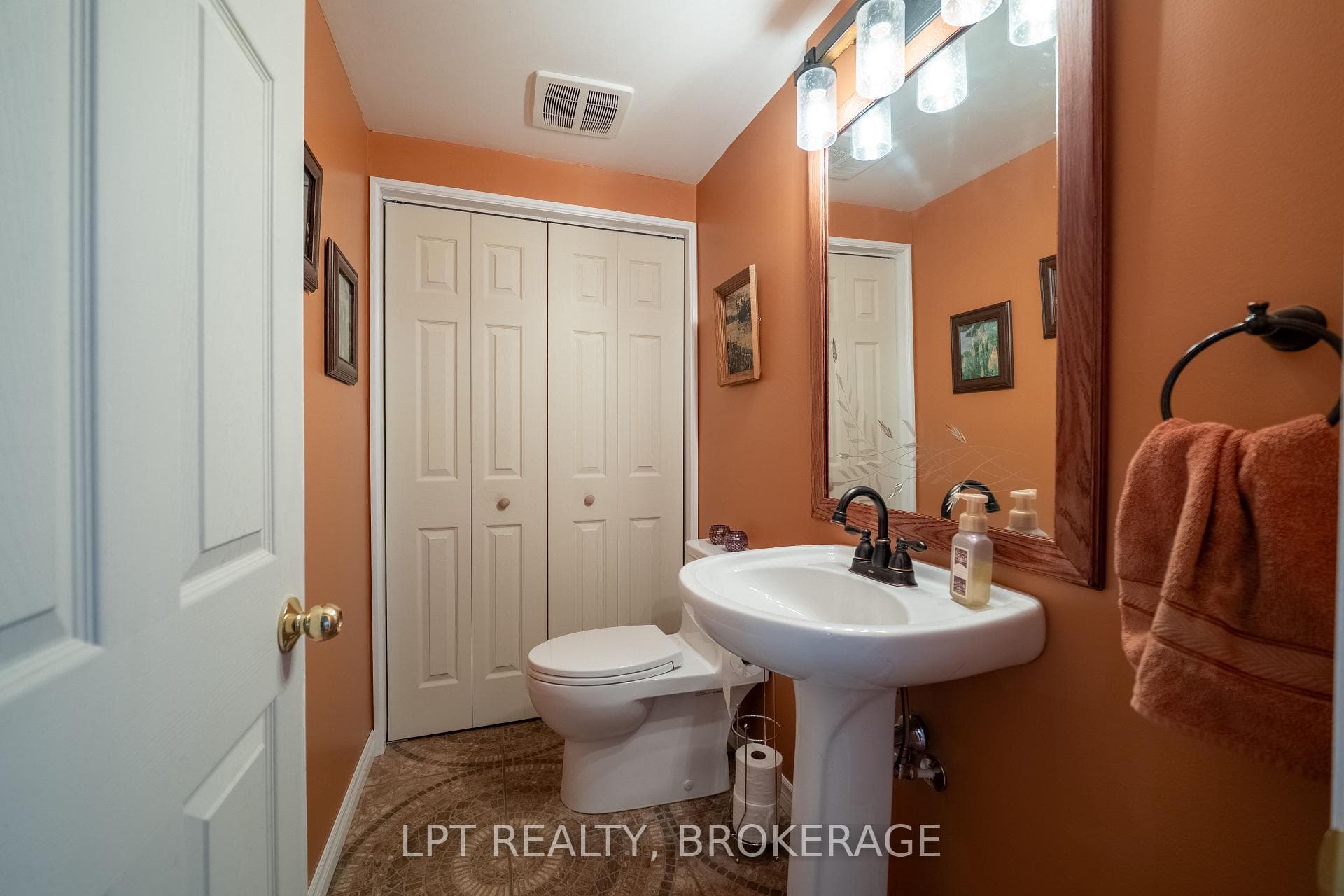 2073 Swanfield Street photo 29