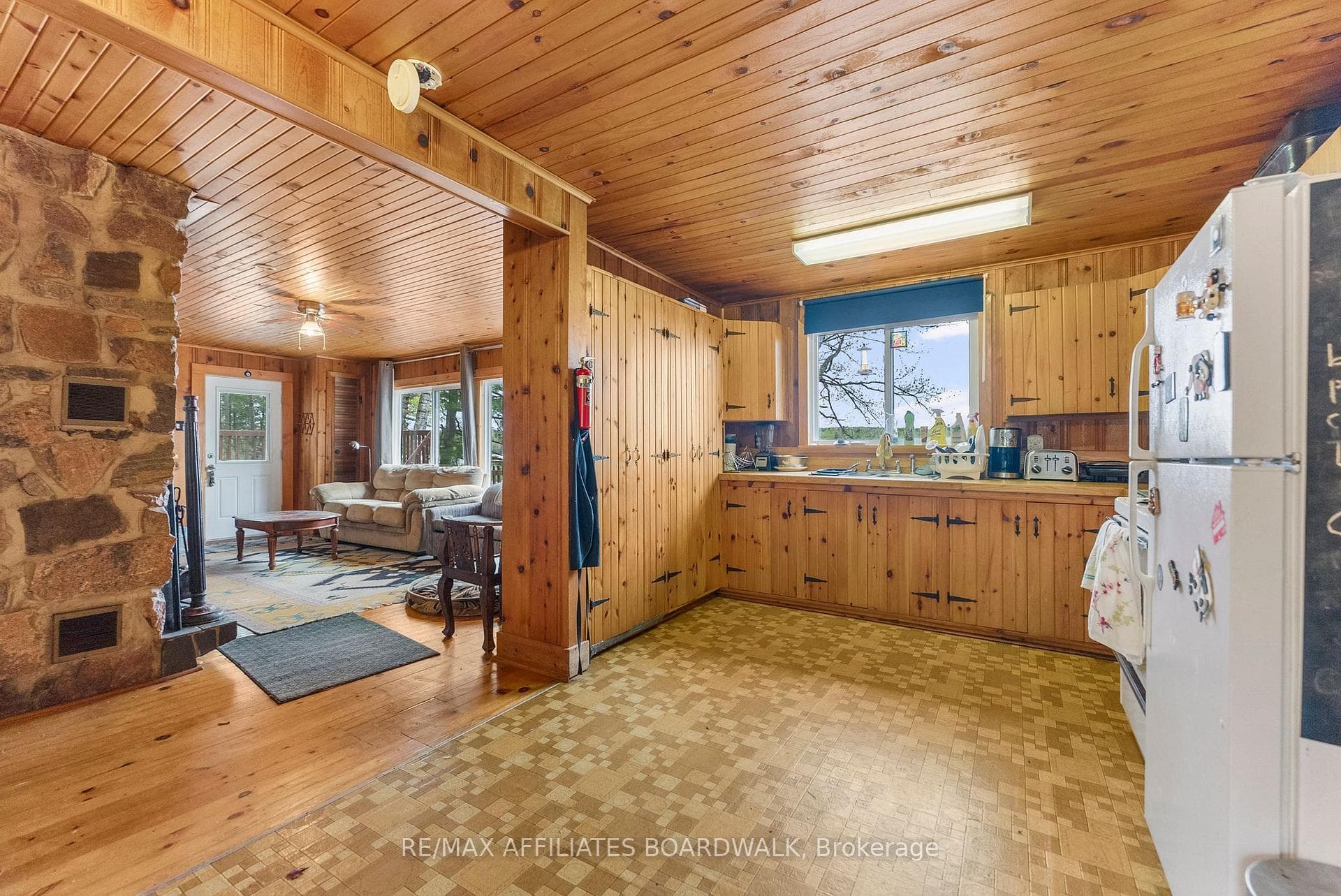593 Mazinaw Lake N/A photo 9