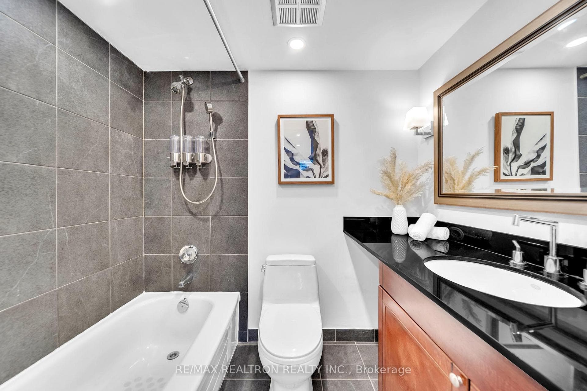 19 Dundonald Street Unit 204 photo 44