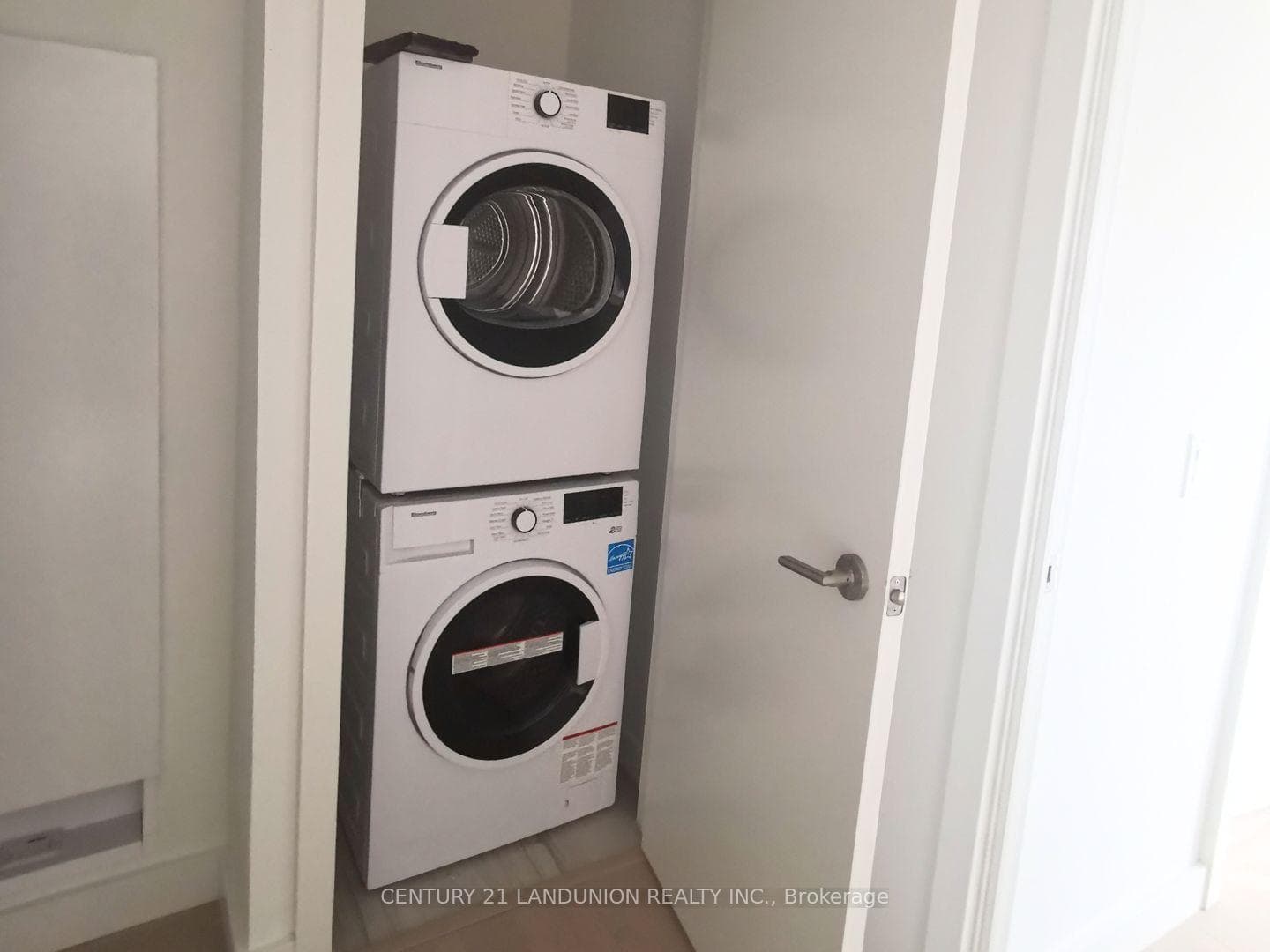 81 Wellesley Street Unit 1001 photo 11
