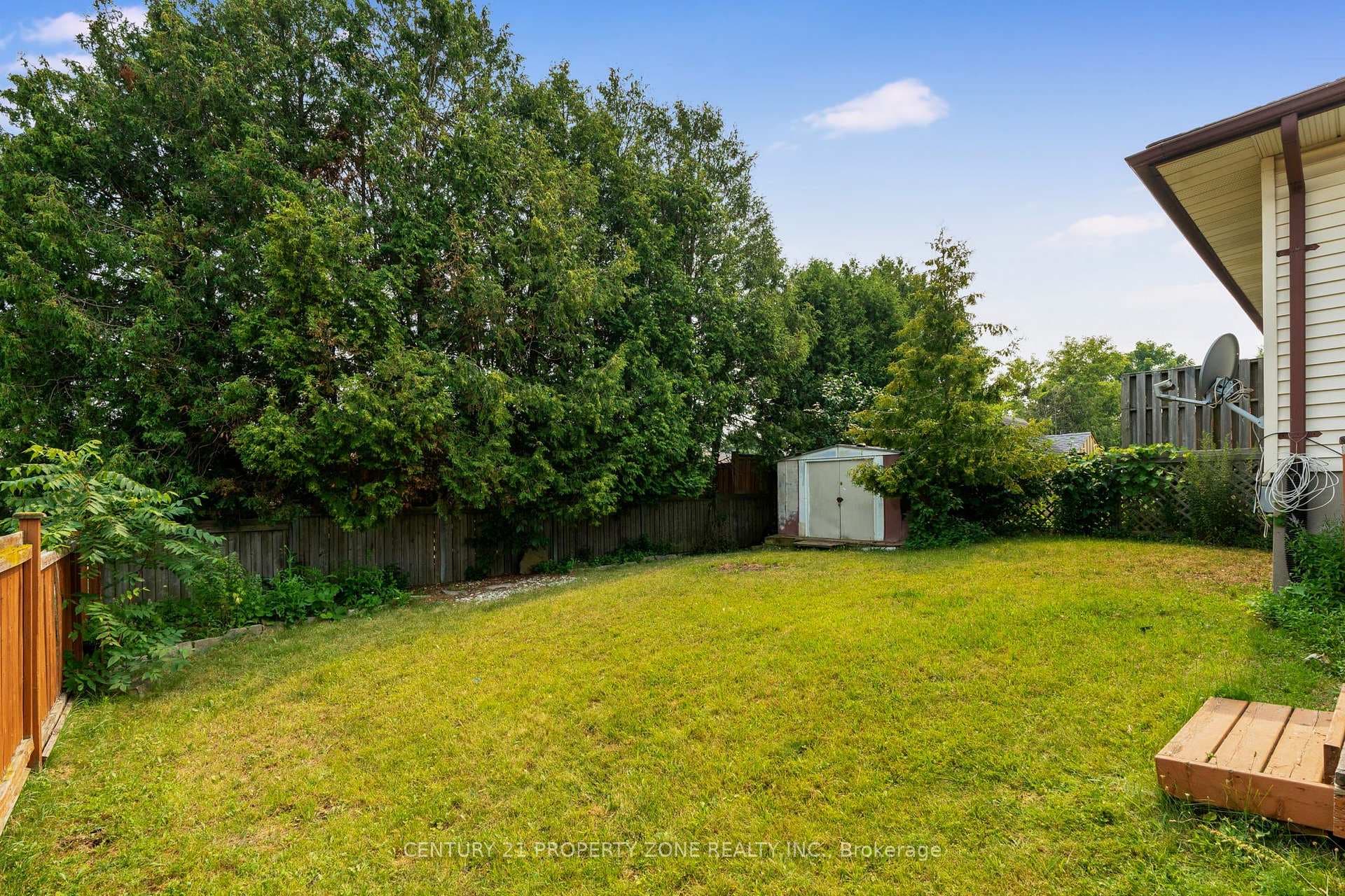 137 Nickolas Crescent photo 30