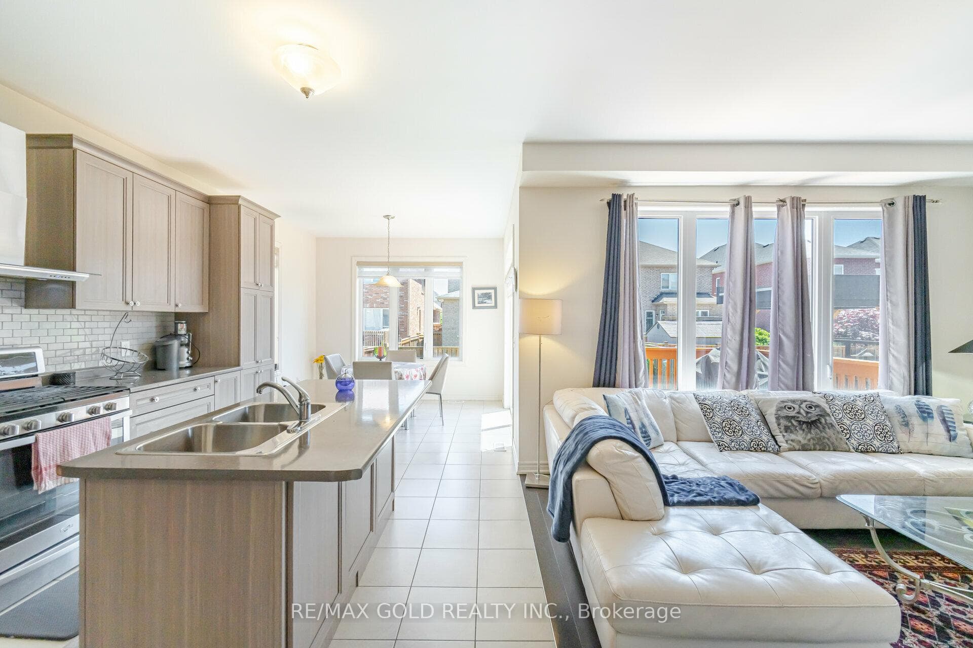 110 Chaumont Drive Unit Upper photo 4