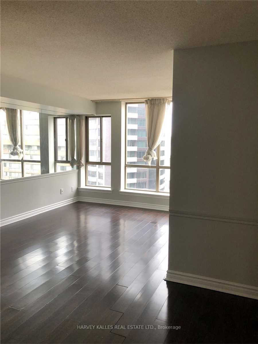 40 Scollard Street Unit 1405 photo 3
