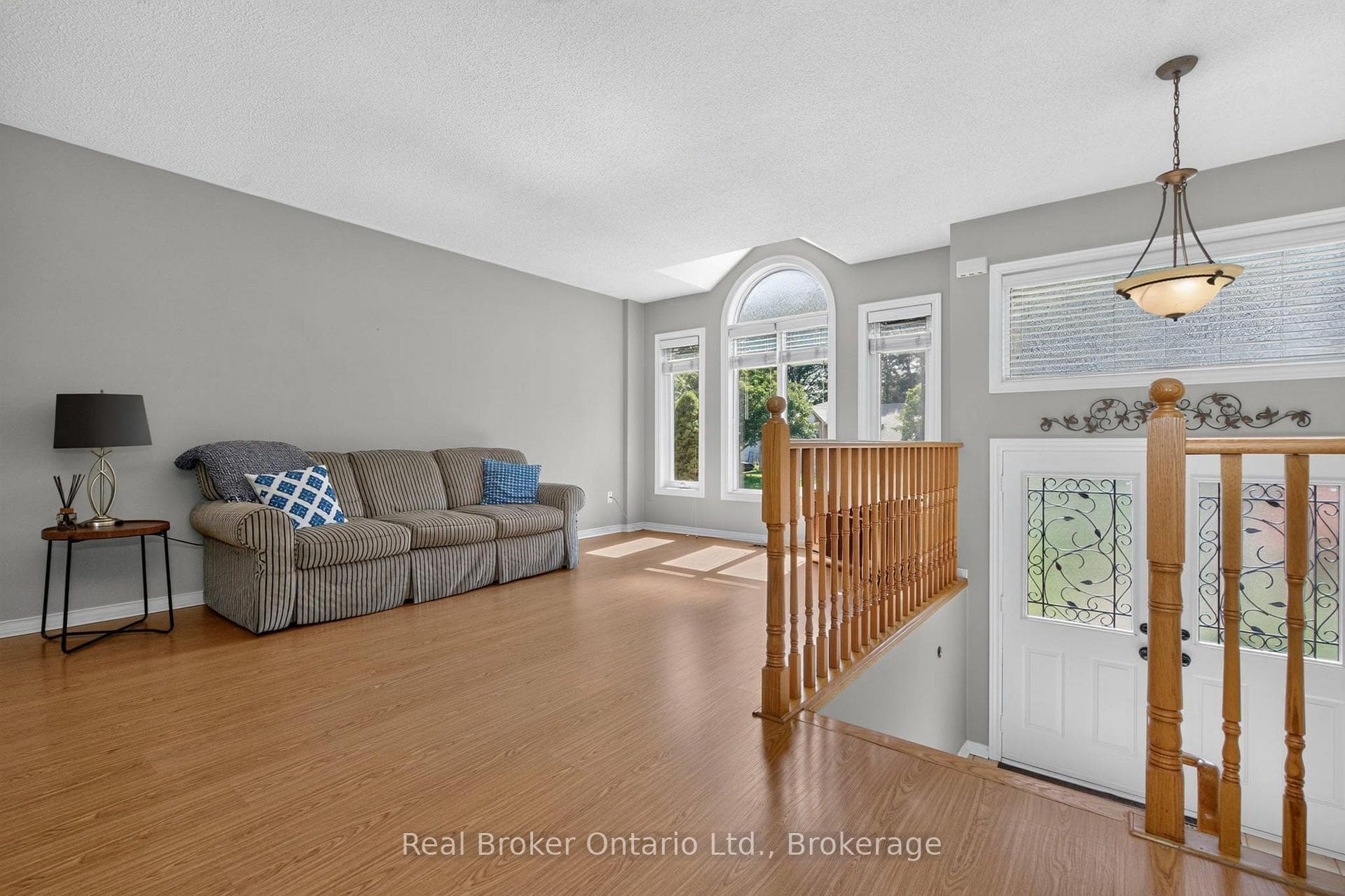 47 Timberland Crescent photo 4