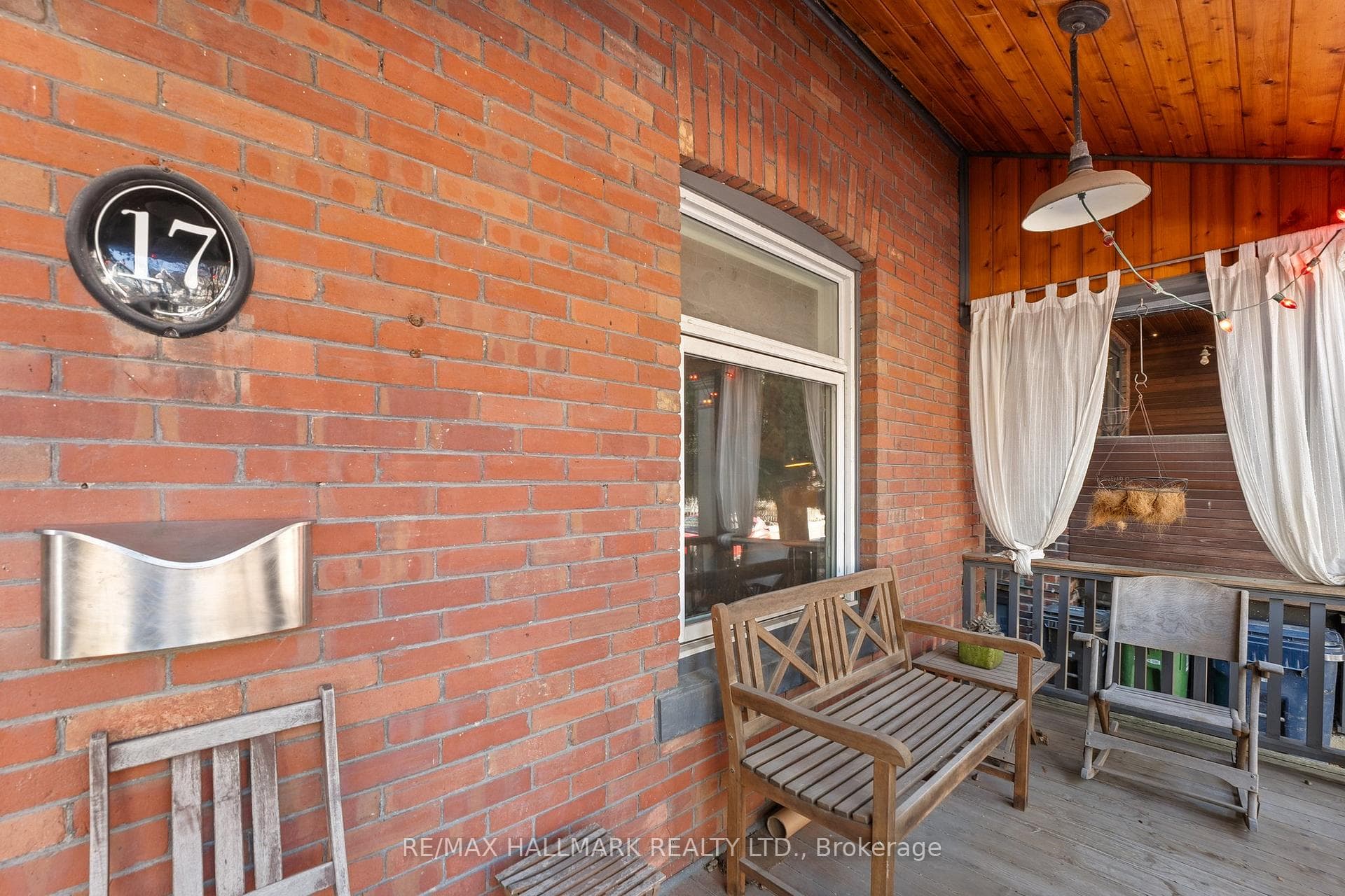 17 Brooklyn Avenue photo 28