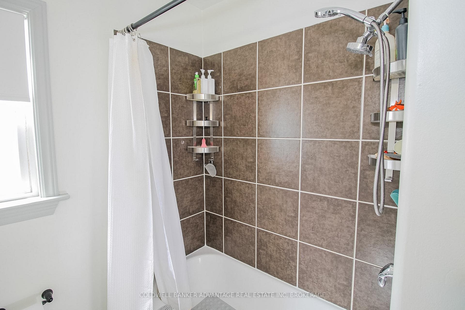 Main Floor Bath - Tiled Shower/Tub