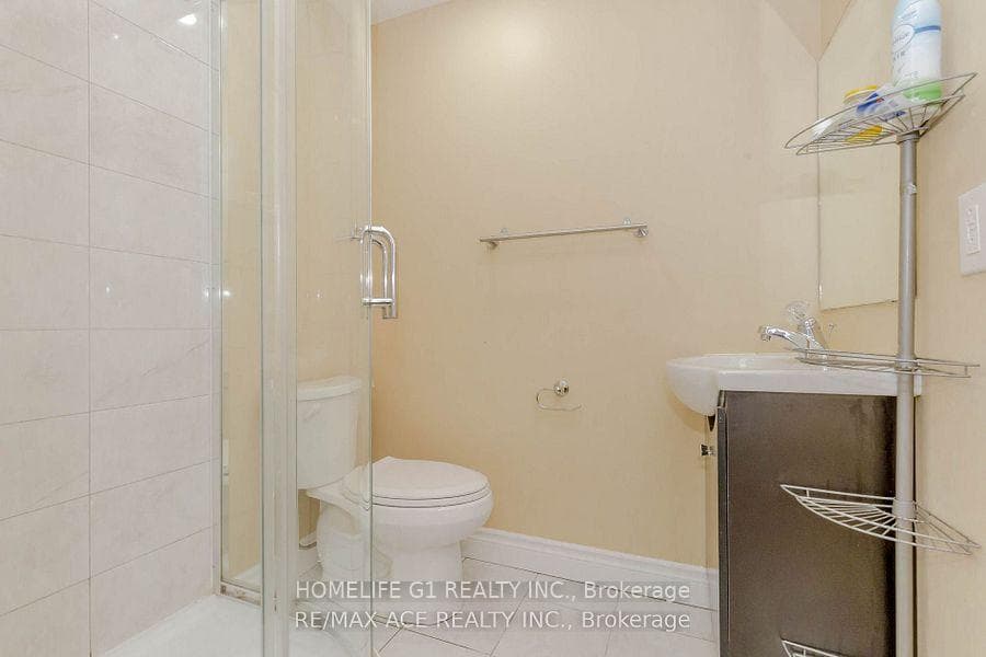 1319 Greenwood Crescent photo 35