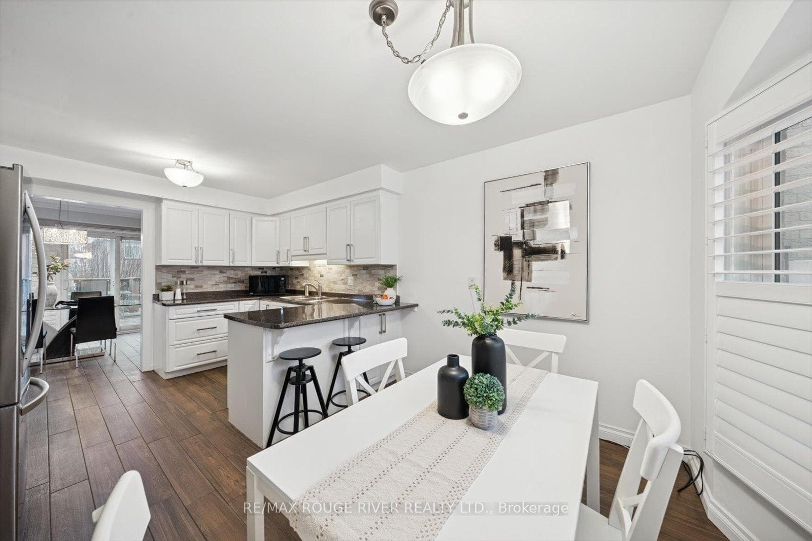 211 Ravenscroft Road photo 13