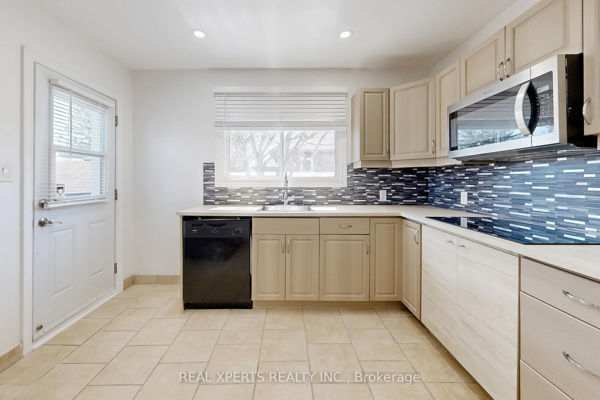 265 Clarke Street photo 9