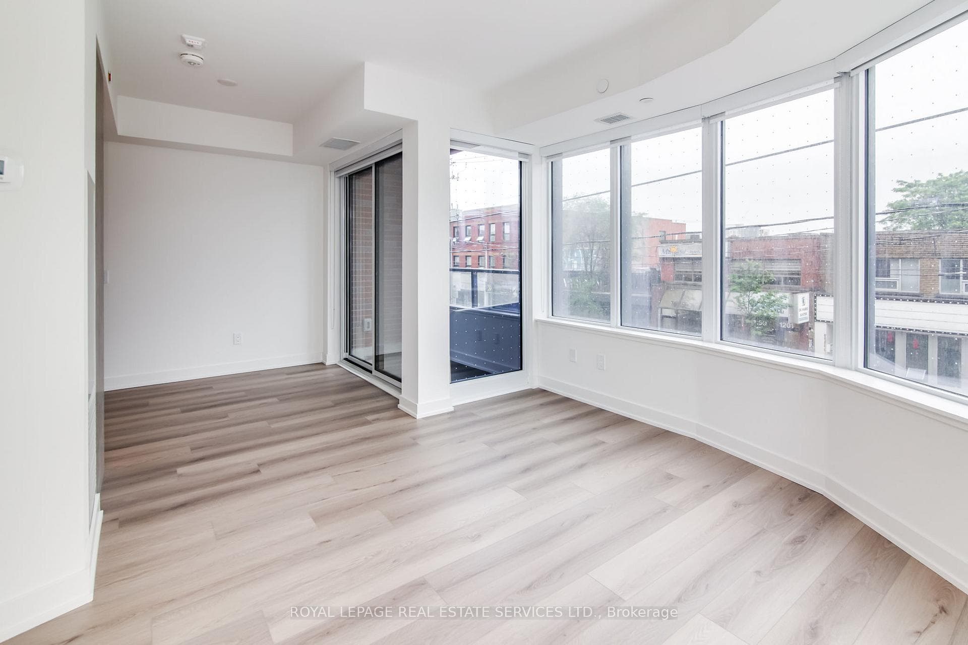5 Lakeview Avenue Unit 208 photo 3