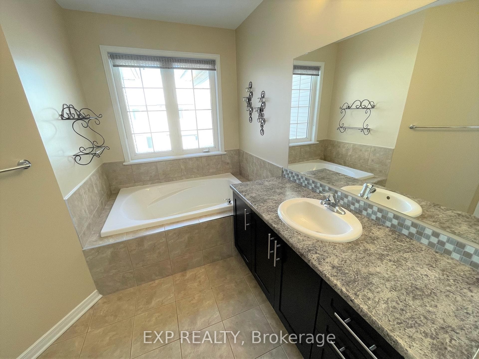752 Oakglade Avenue photo 25