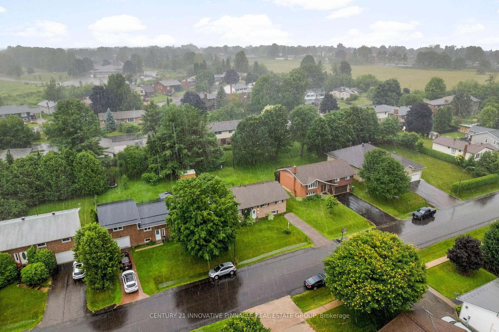 594 Herbert Street photo 5