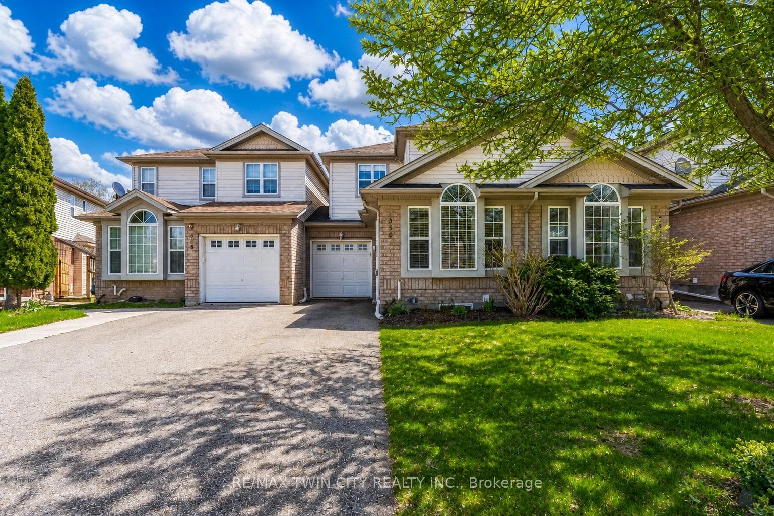 550 Dansbury Drive photo 40