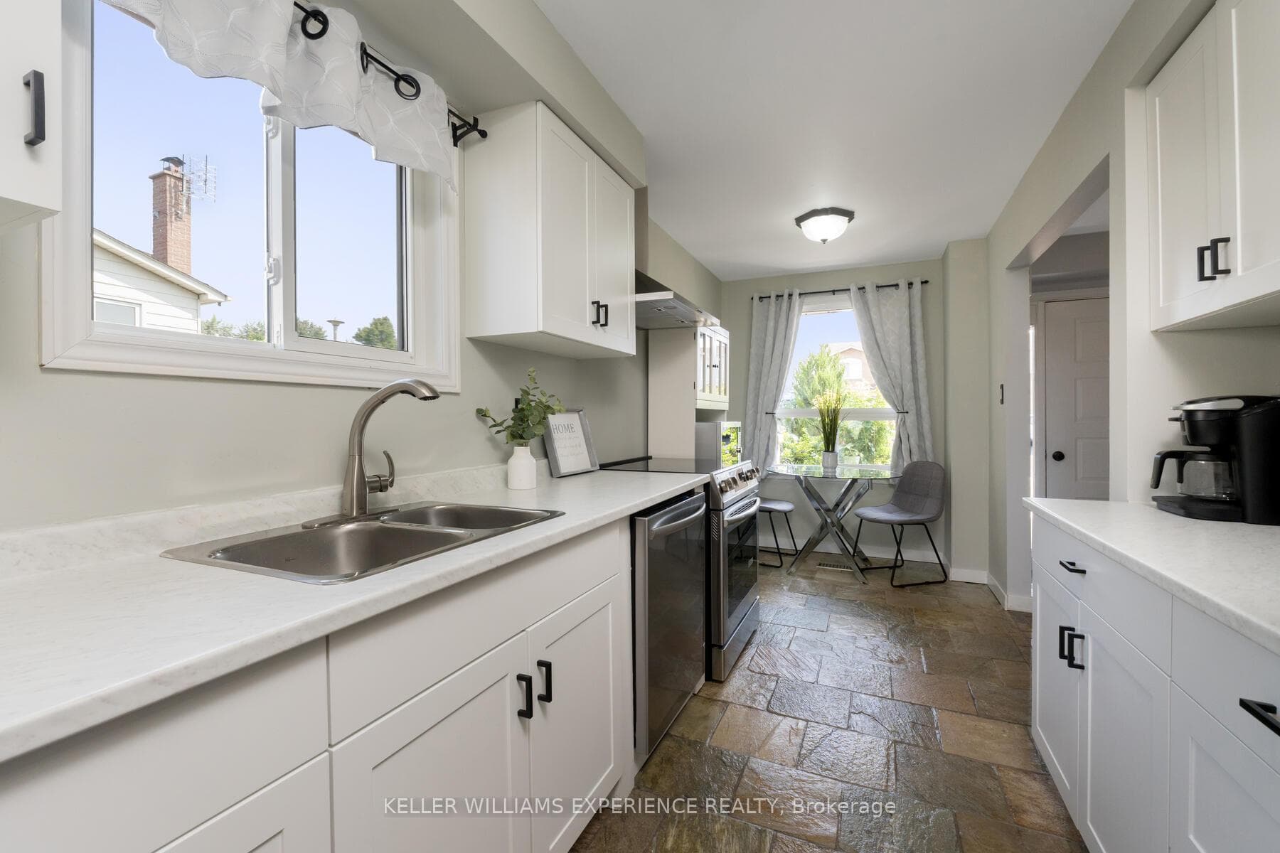 15 Thorson Gate photo 11