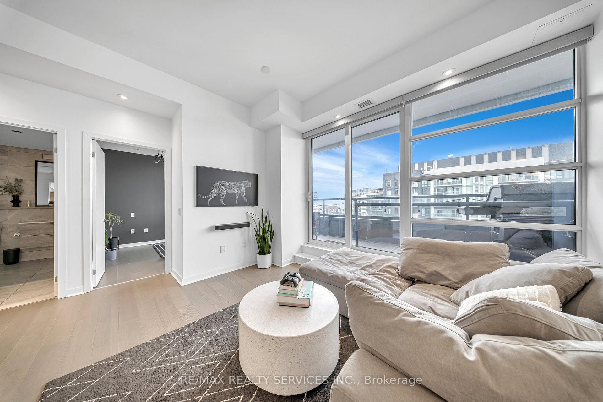 501 Adelaide Street Unit 1404 photo 34
