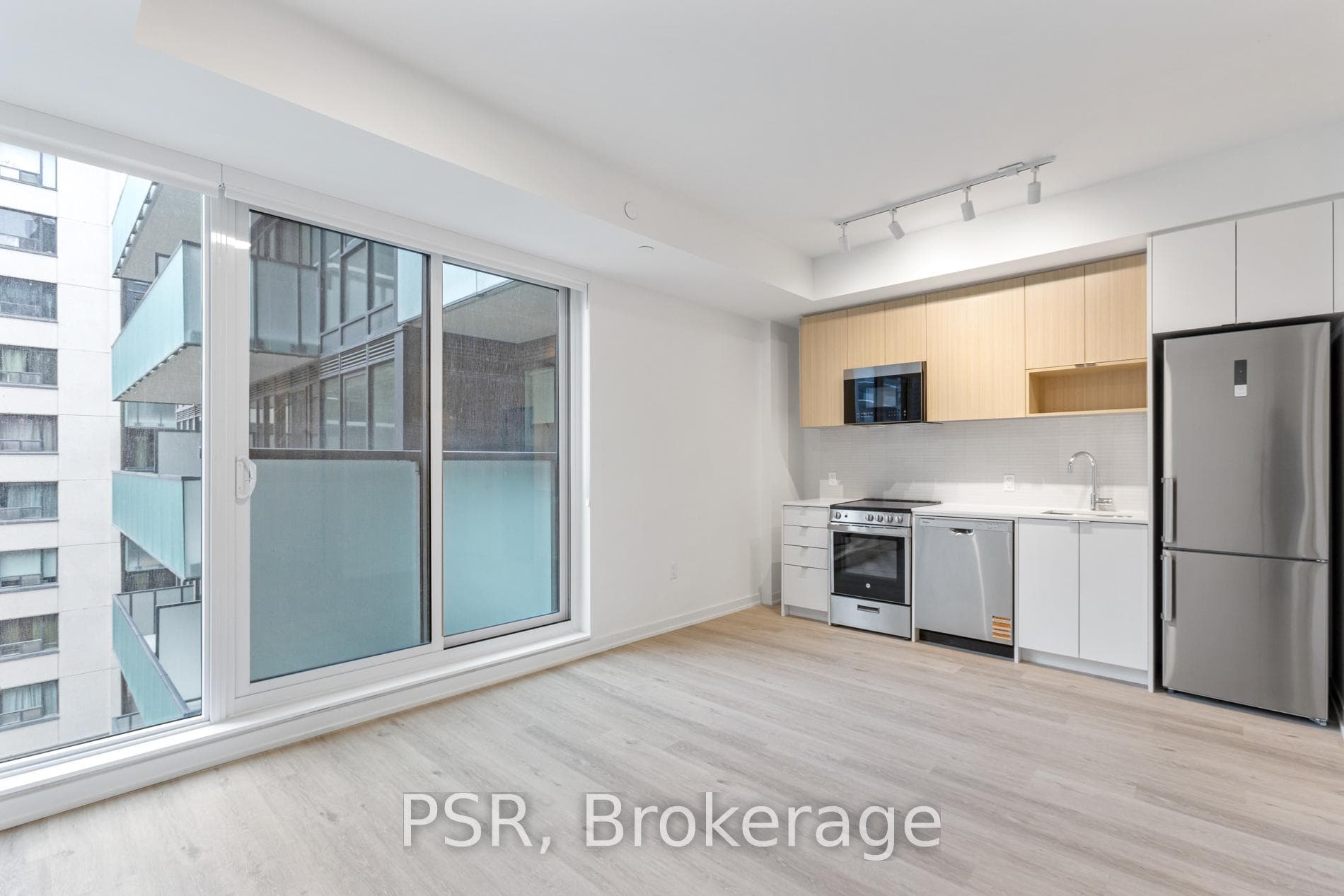 4365 Bloor Street Unit 914 photo 2