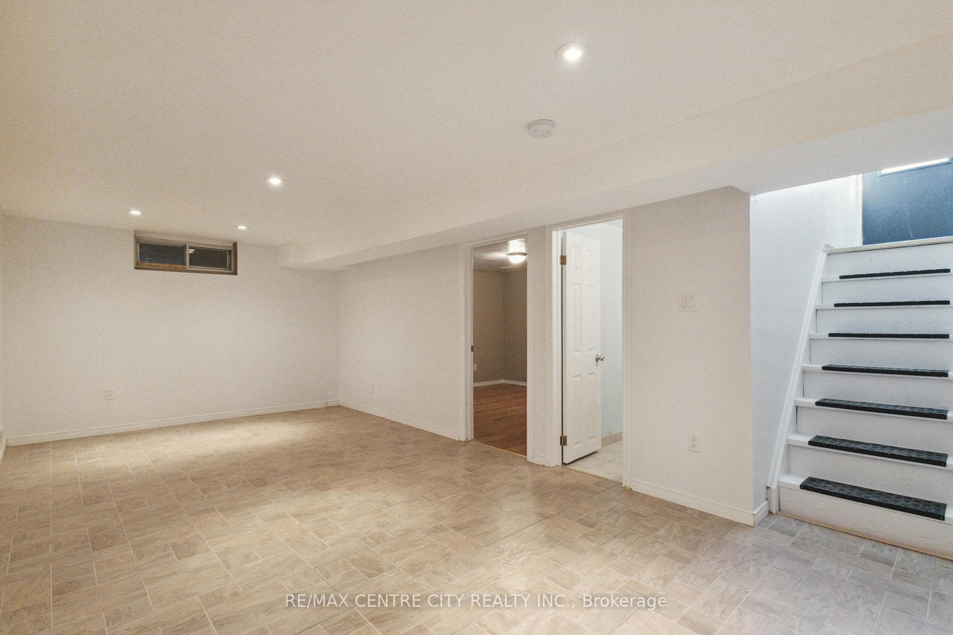 50 Stroud Crescent photo 29