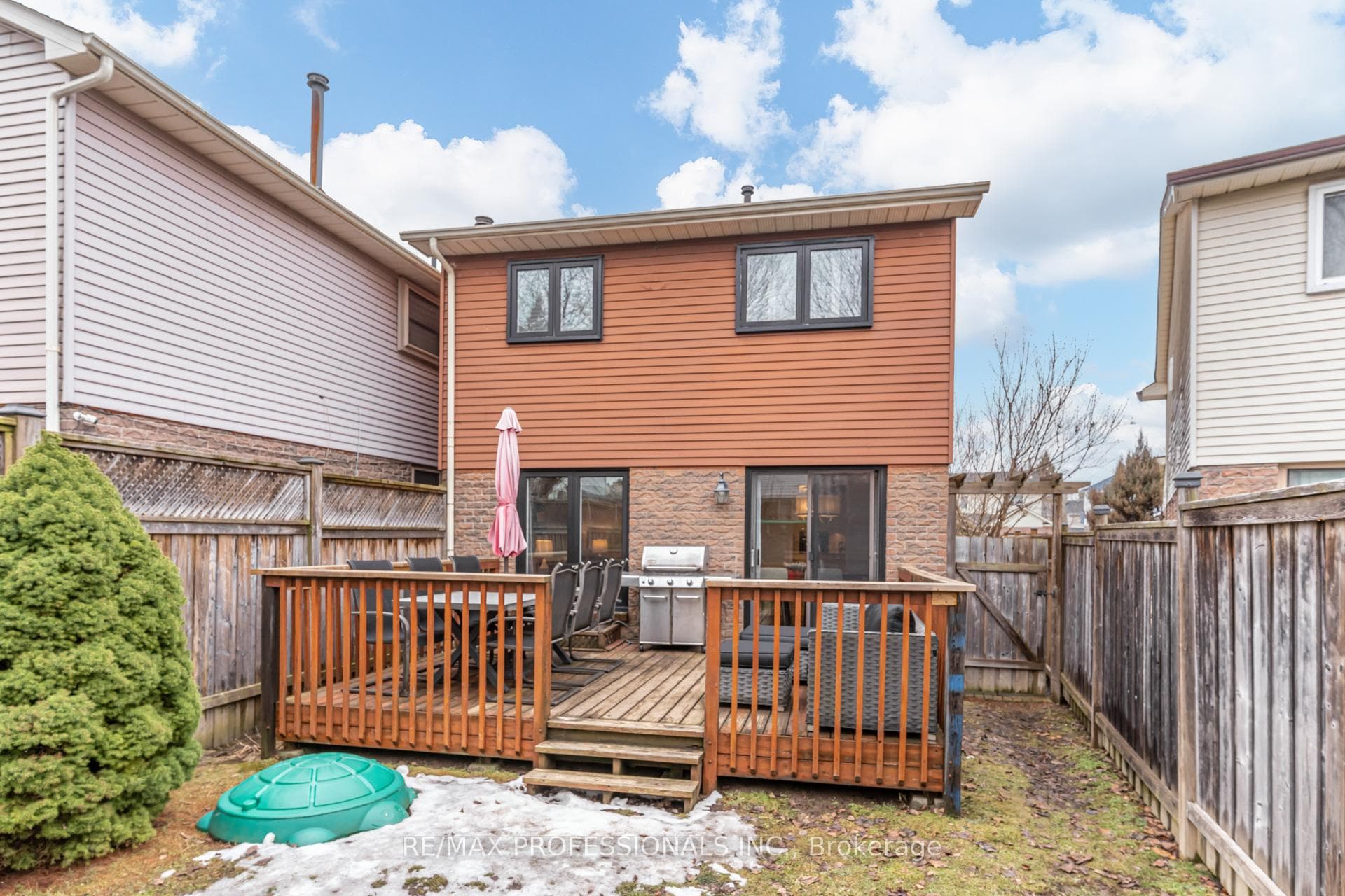 188 Lisa Crescent photo 42