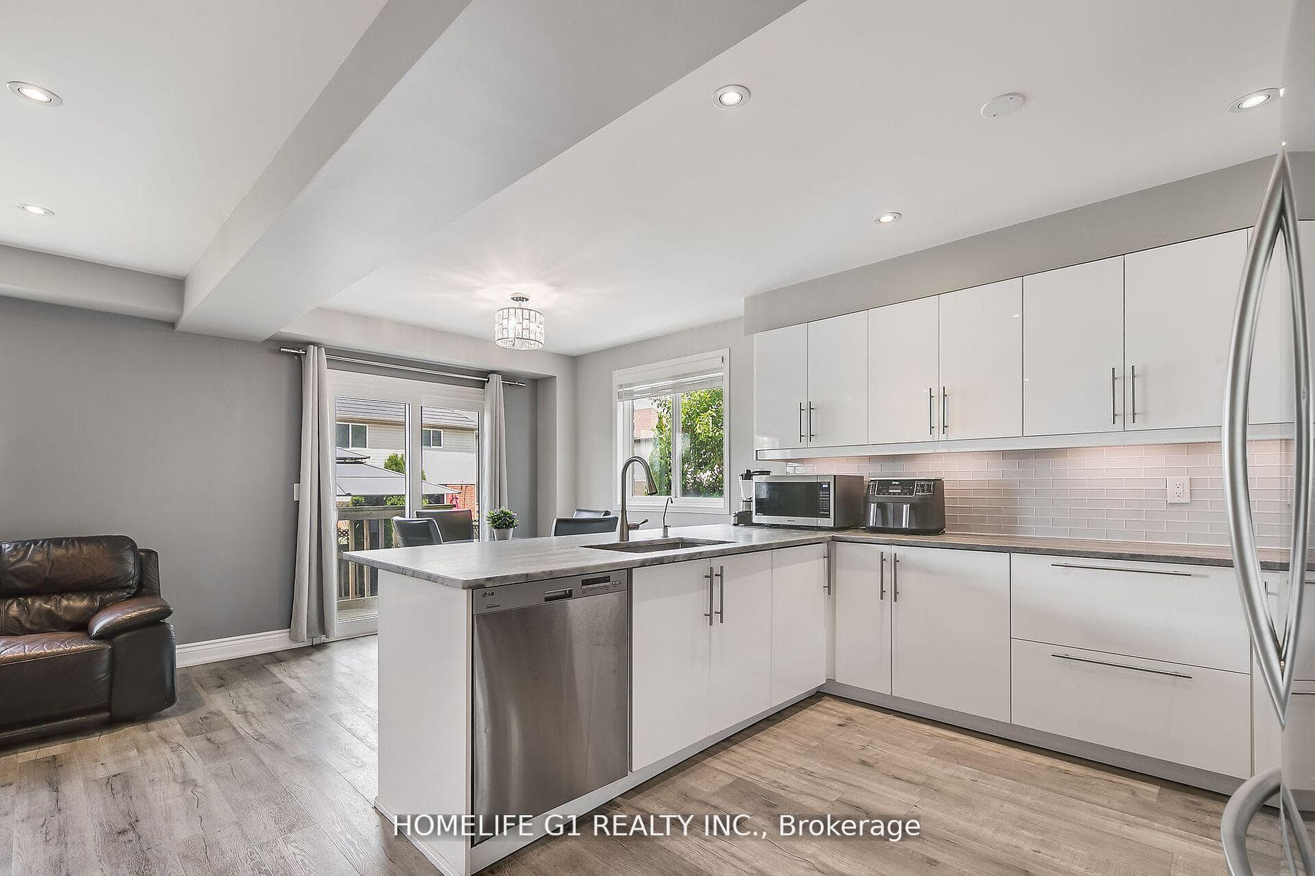 5 Chateau Crescent photo 8