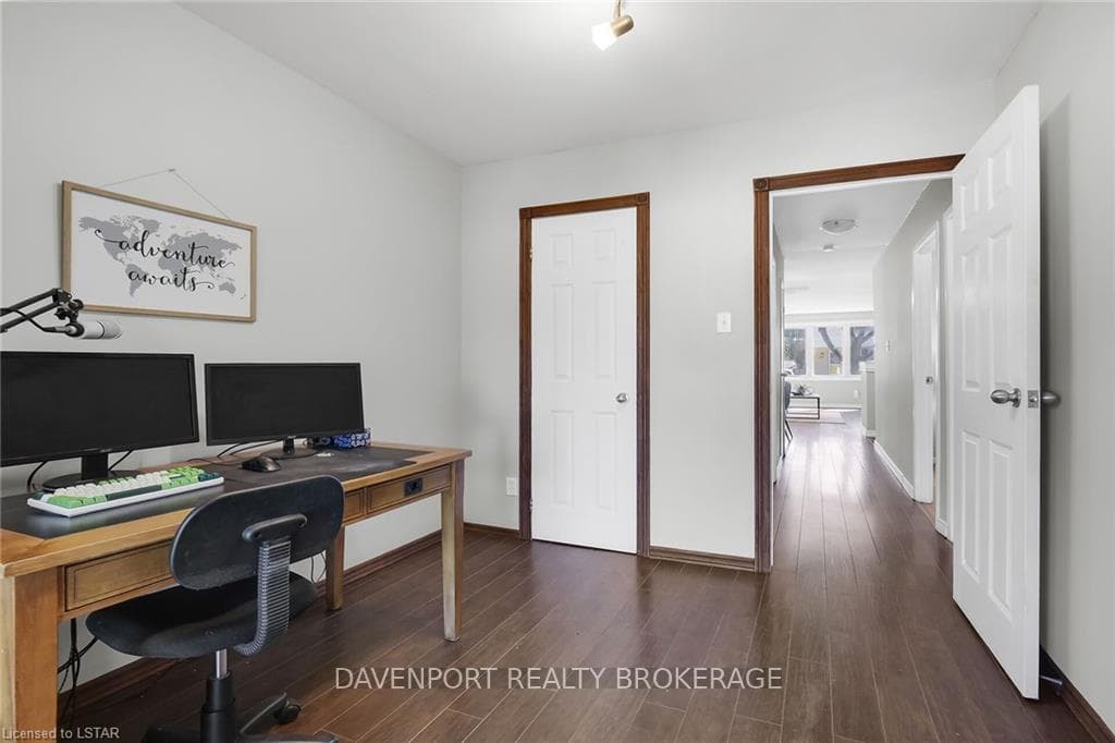 14 MOHEGAN Crescent photo 20