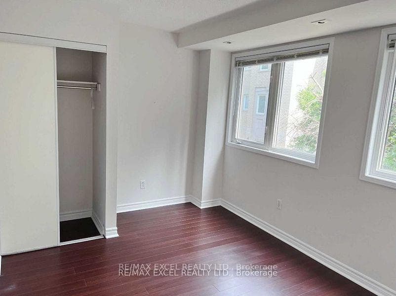 28 Rosebank Drive Unit 1010 photo 10