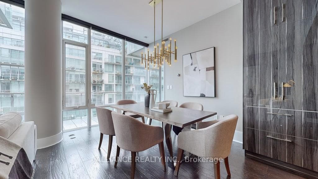 29 Queens Quay Unit 813 photo 3