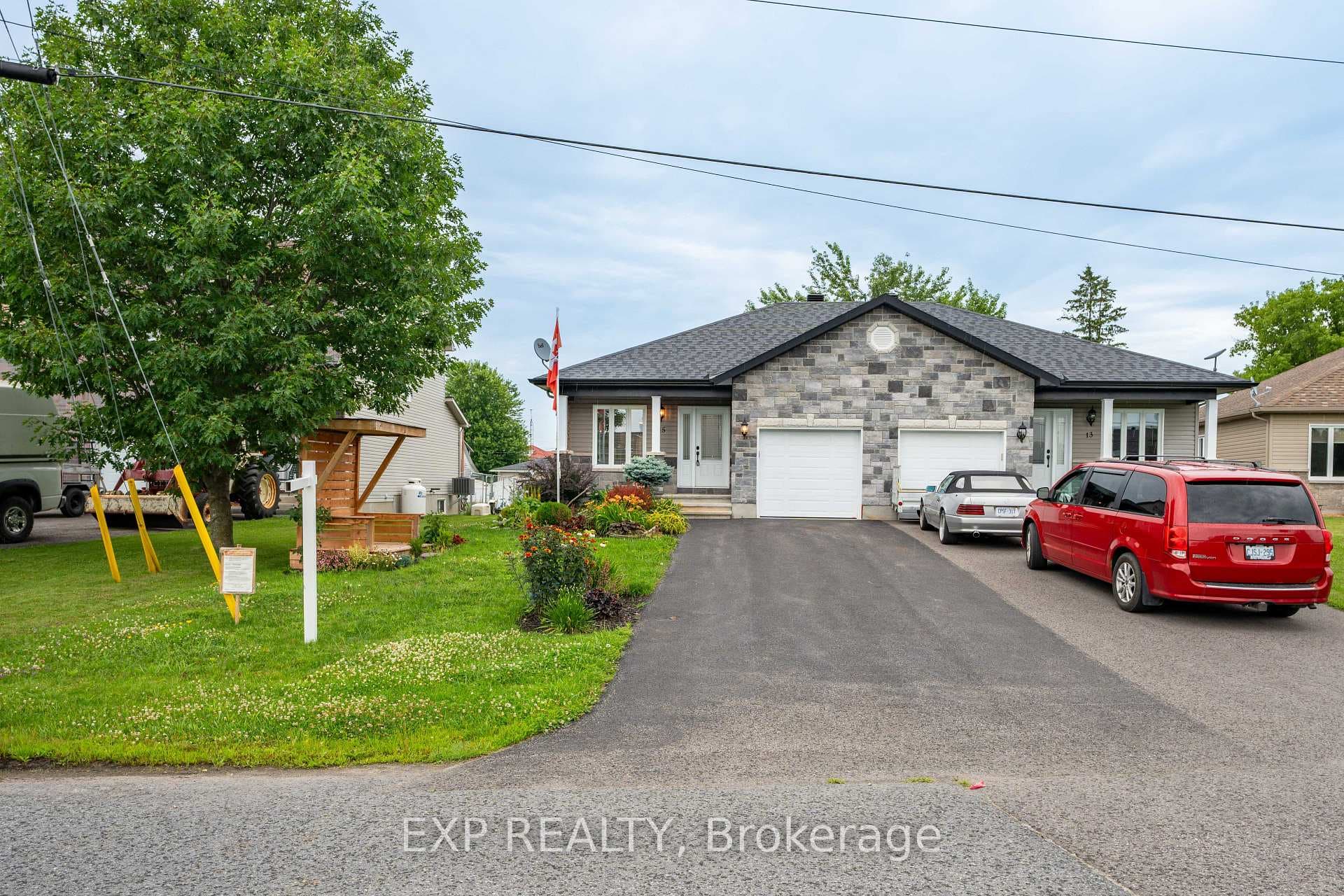 15 Gareau Crescent photo 3