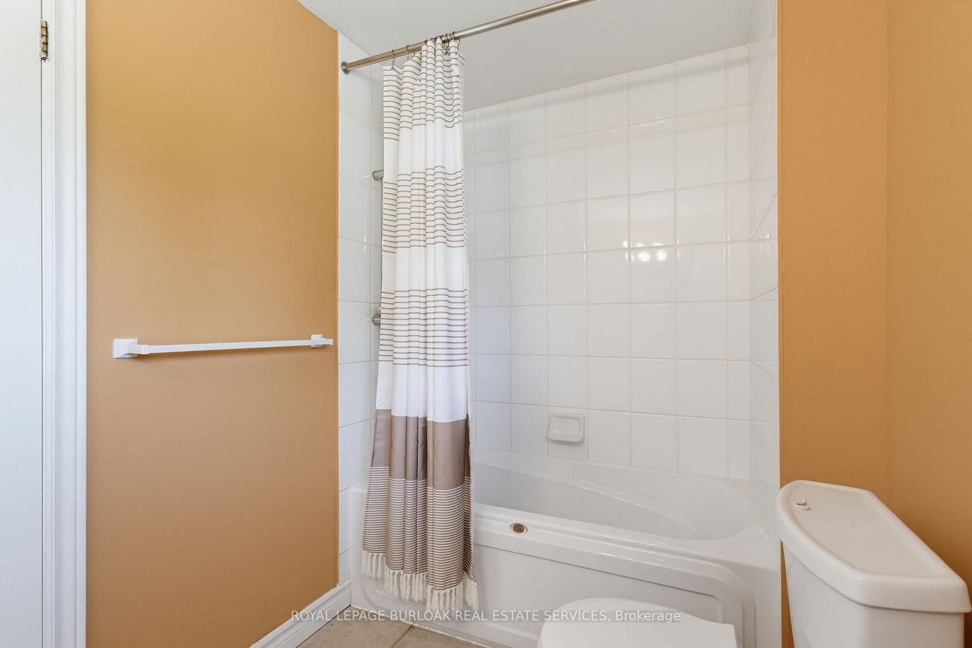 304 Oakwood Court photo 28