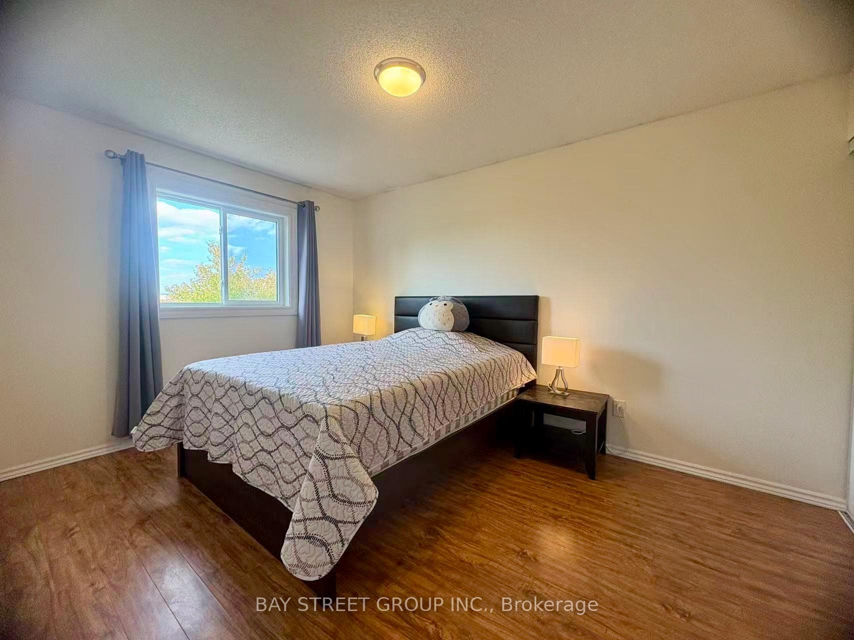 77 Toba Crescent photo 13