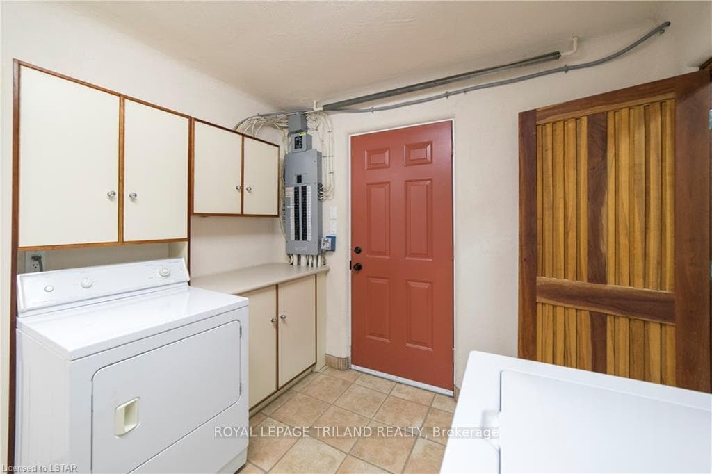 15668 Furnival Road photo 32