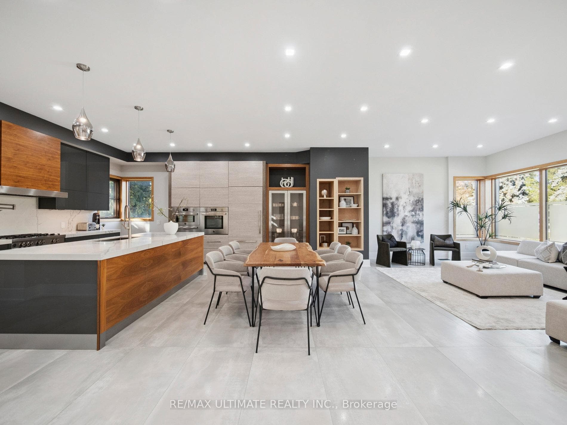 74 Leisure Lane photo 2