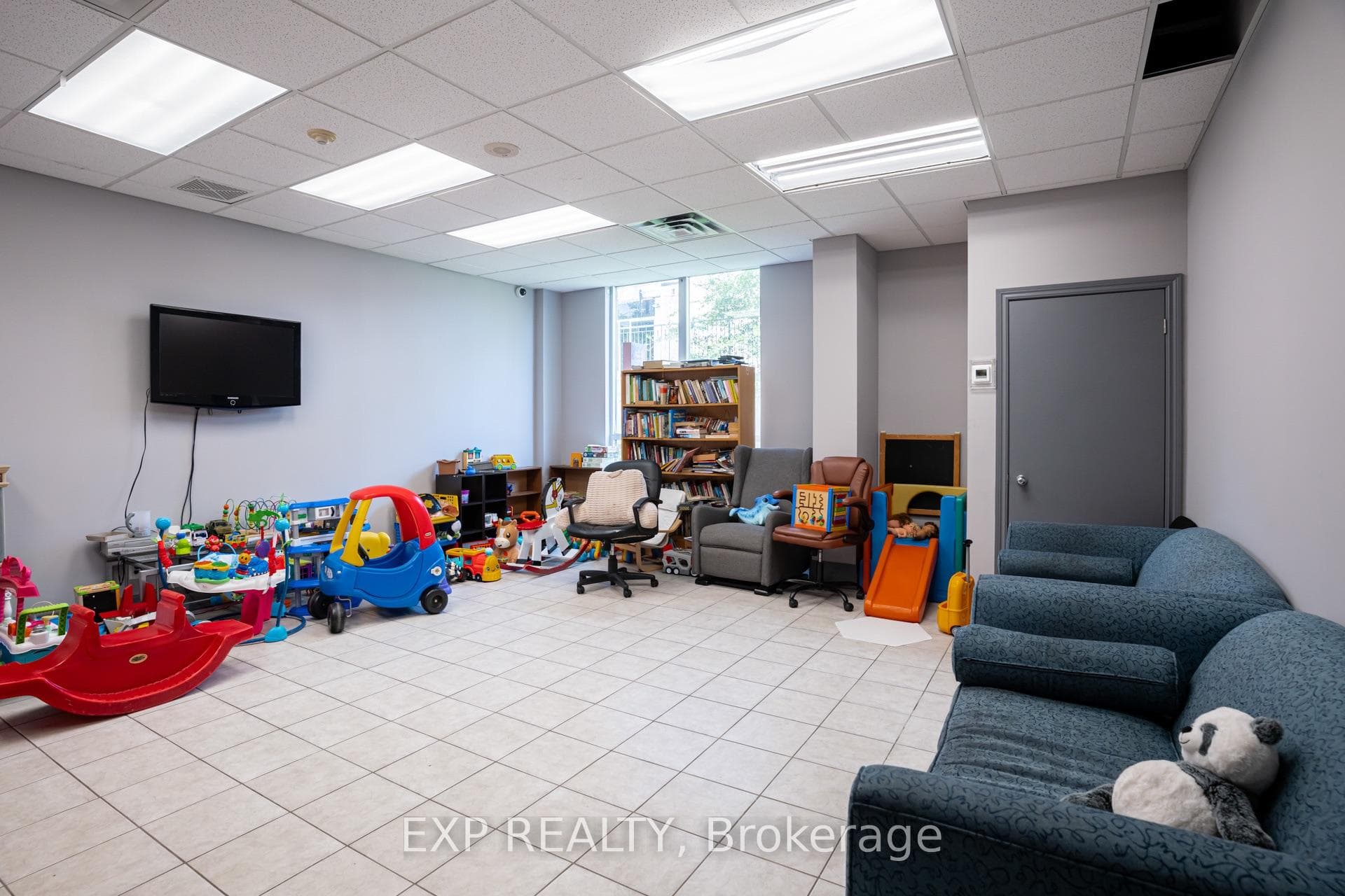 2088 Lawrence Avenue Unit 707 photo 22