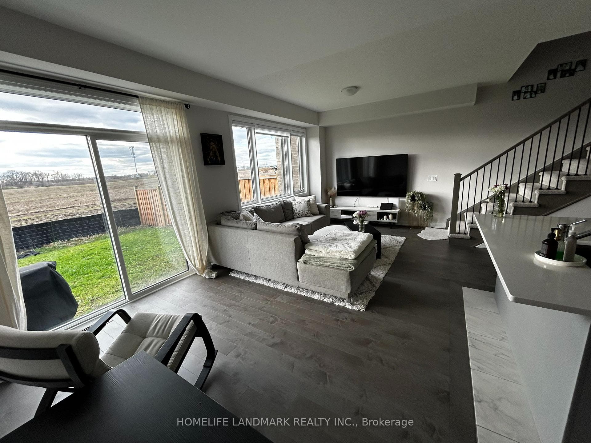 88 Freedom Crescent photo 5