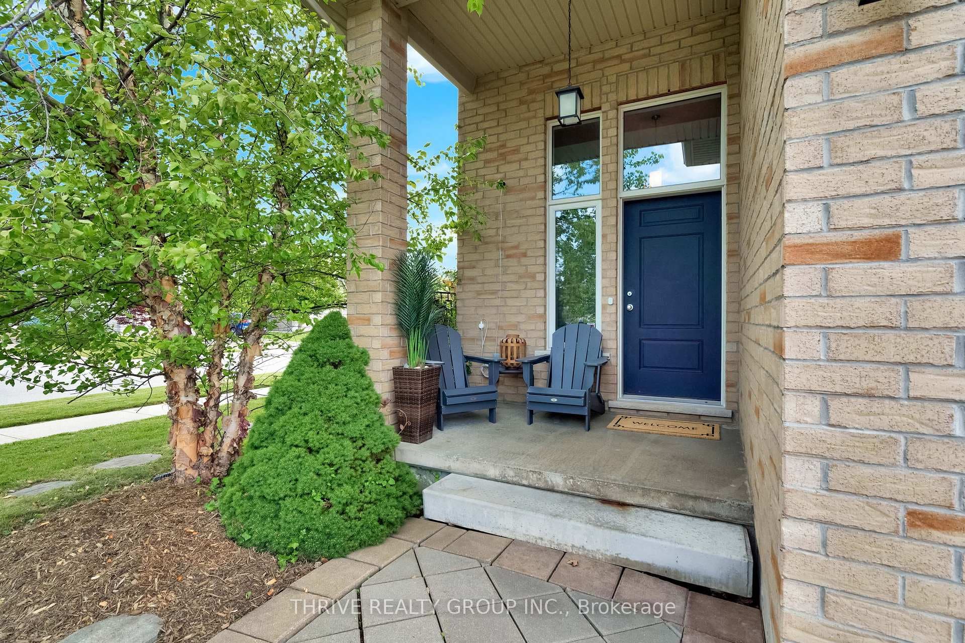 1903 Jubilee Crescent photo 2