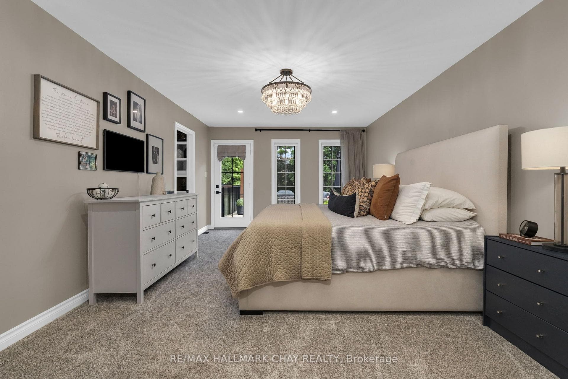 Primary Bedroom with 5pc Ensuite and W/O