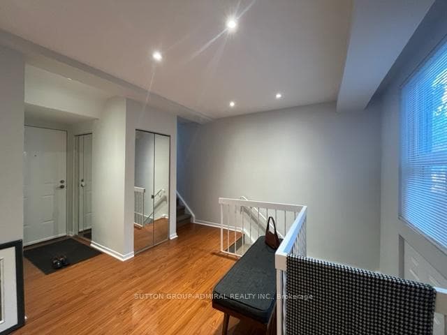 350 Gerrard Street Unit 11 photo 8