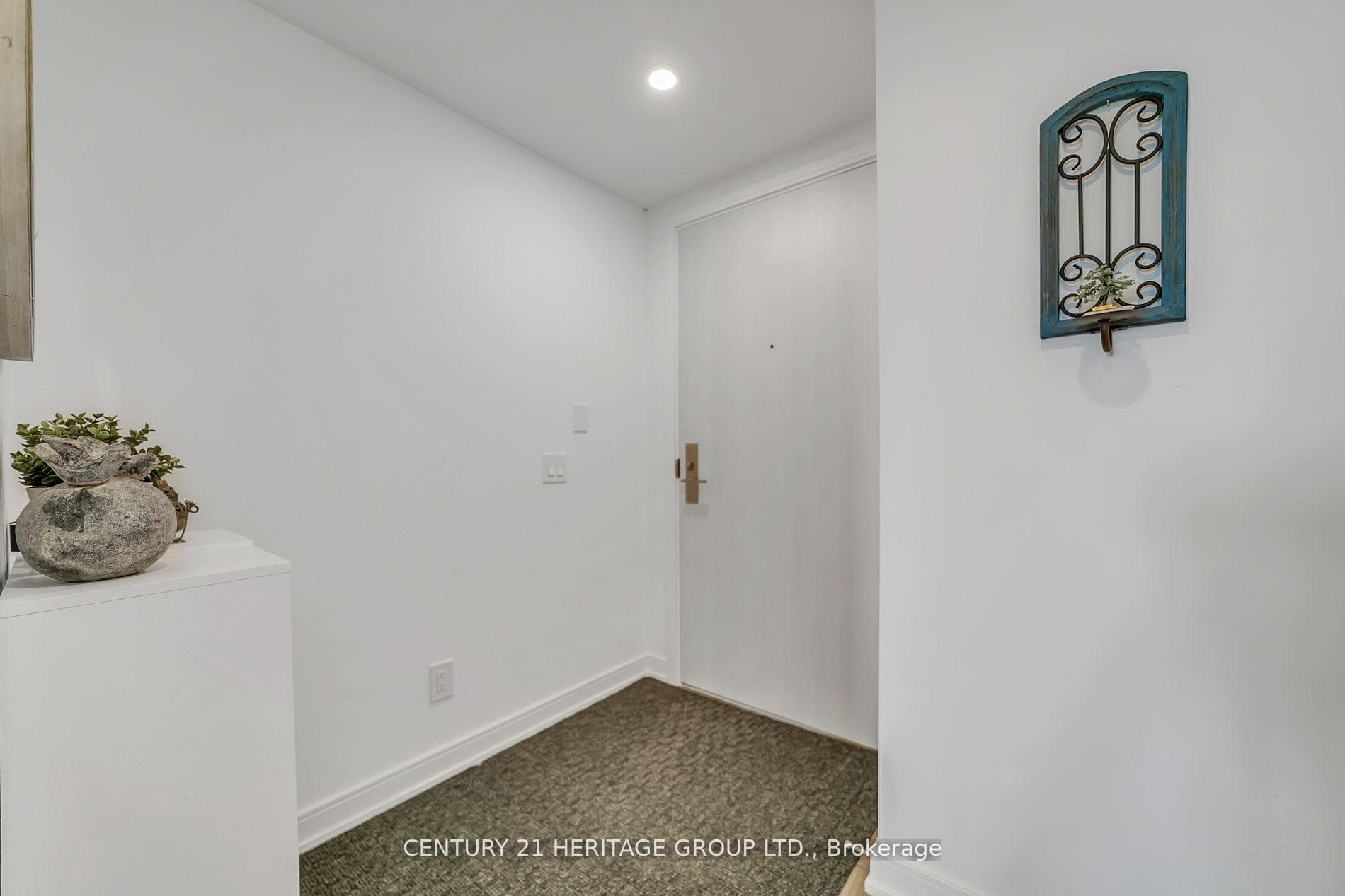 30 Samuel Wood Way Unit 1701 photo 3