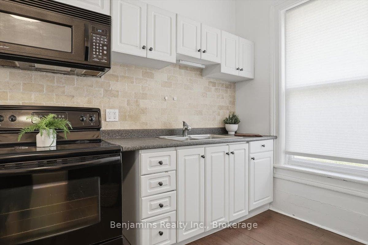 53 Eby Street photo 32