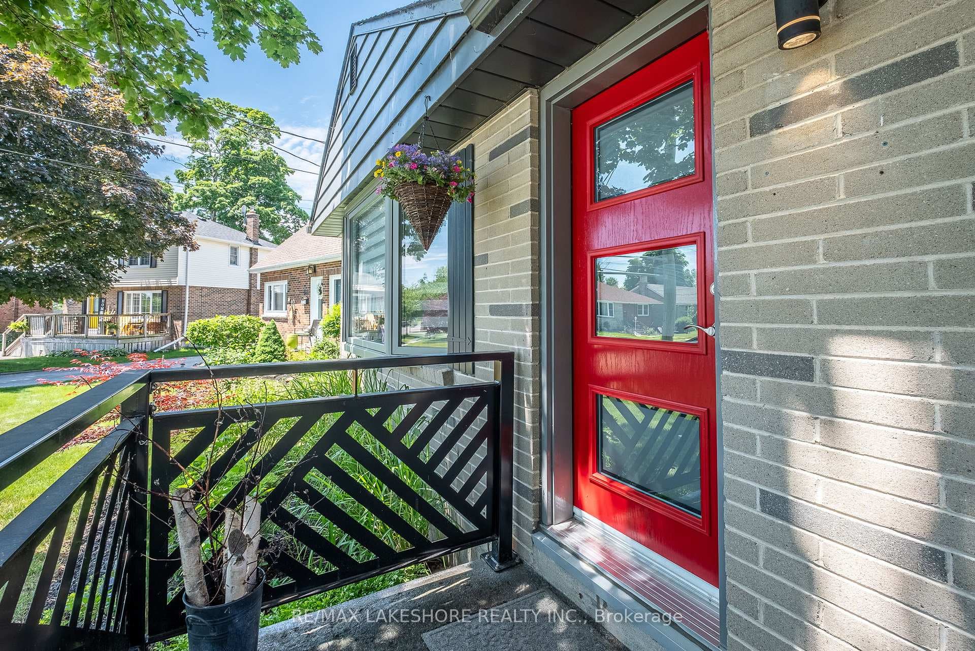 568 Shirley Street photo 3