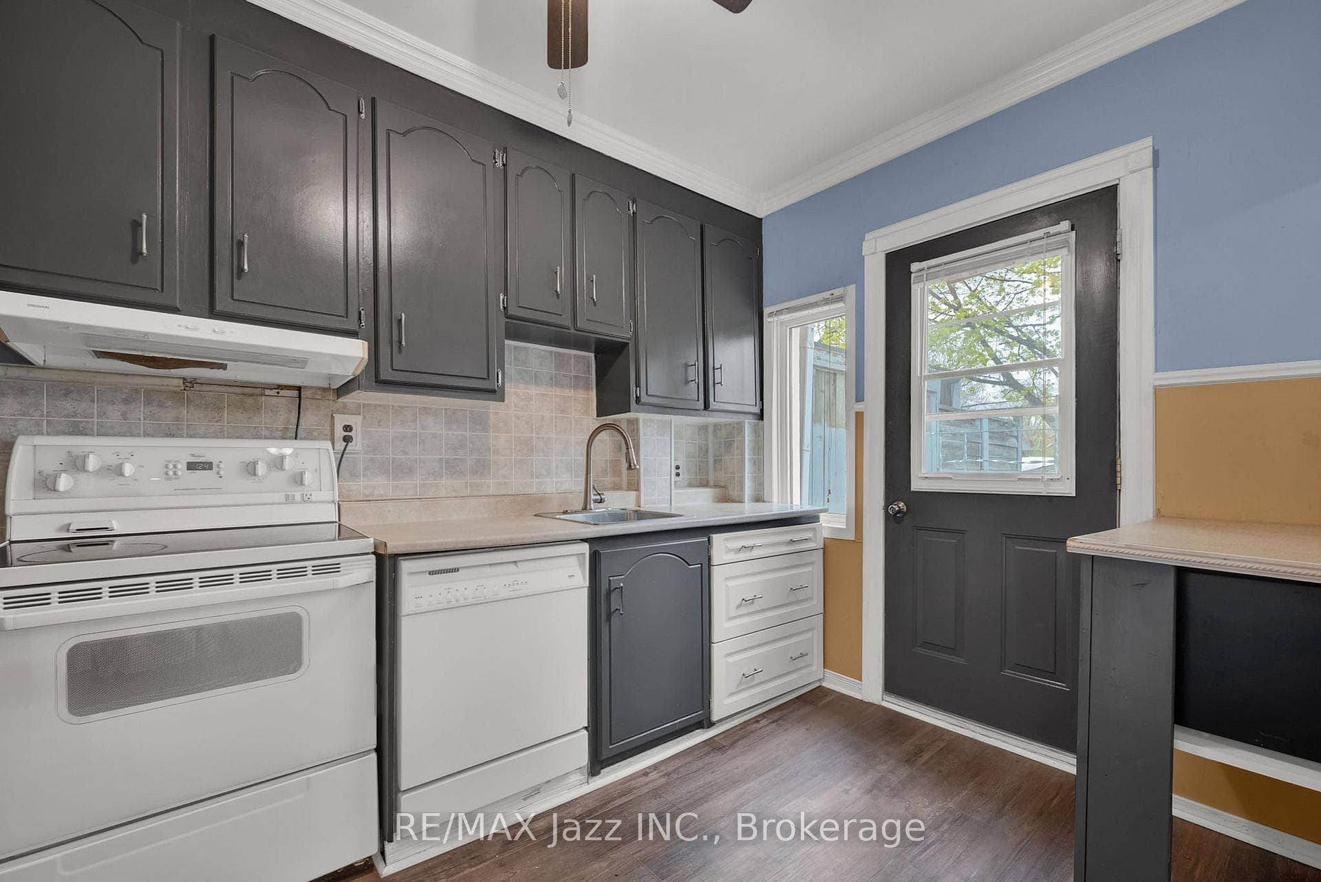 636 Carnegie Avenue photo 13