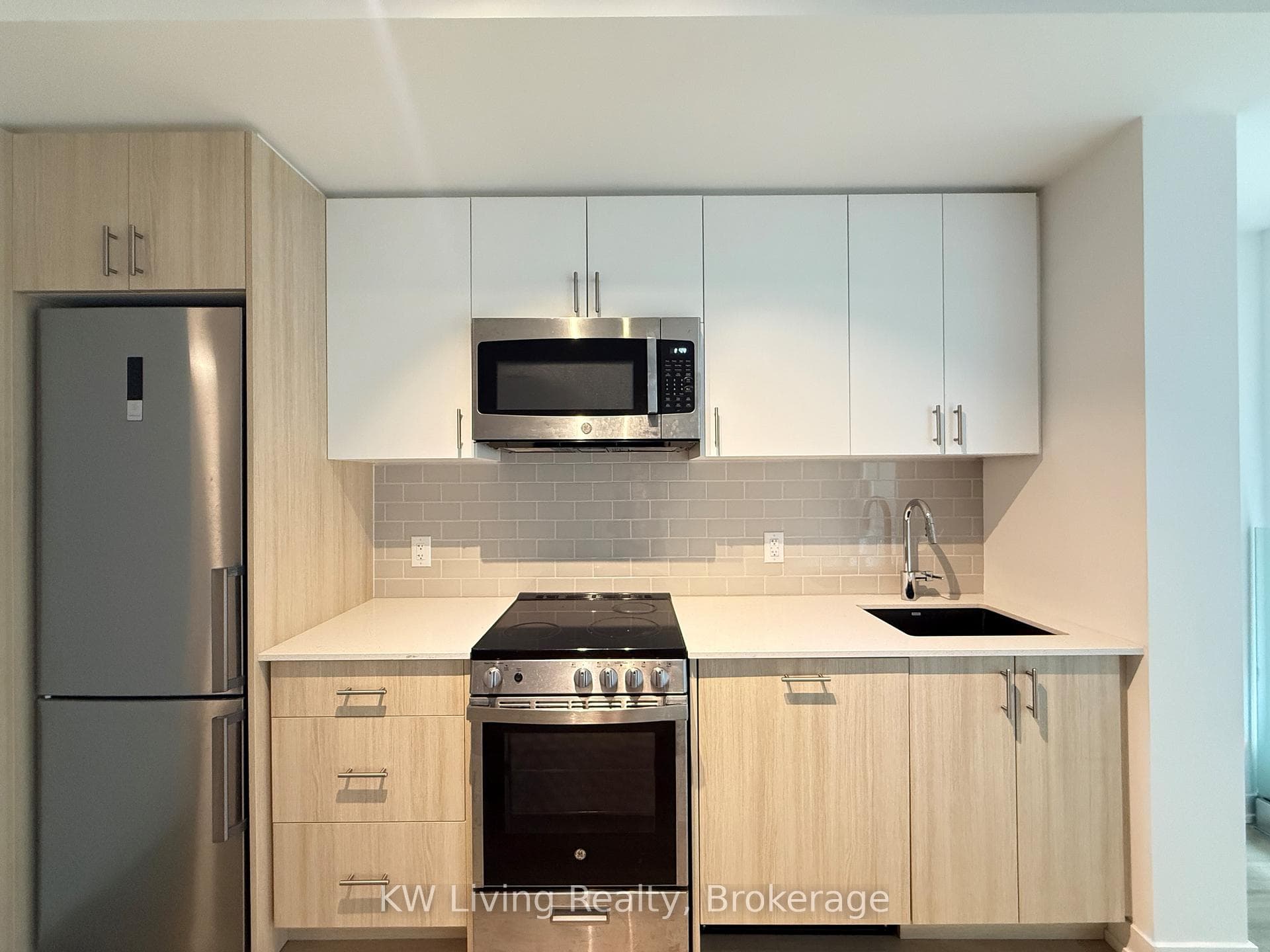 1195 The Queensway N/A Unit 308 photo 2