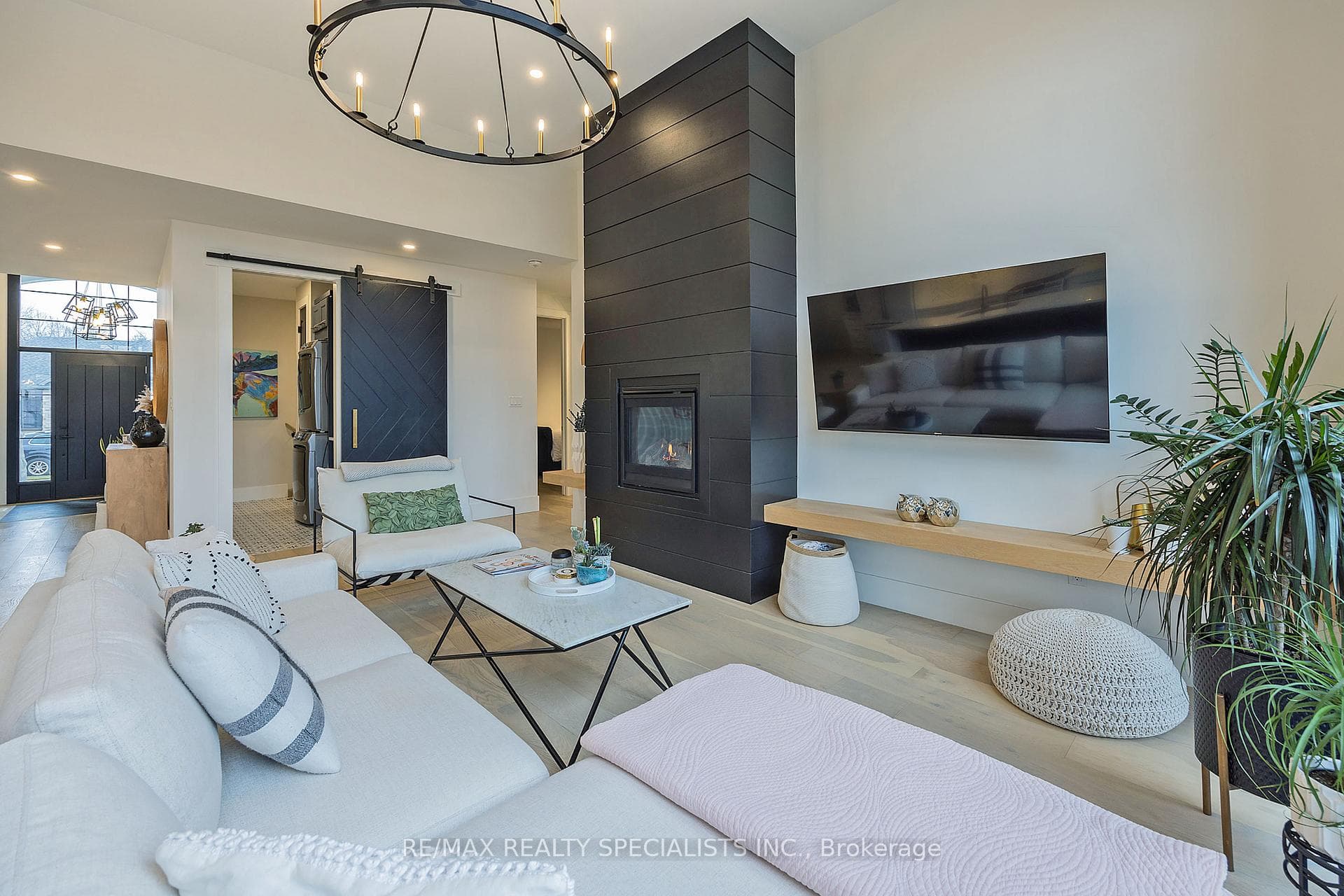 60 Foxborough Place photo 13