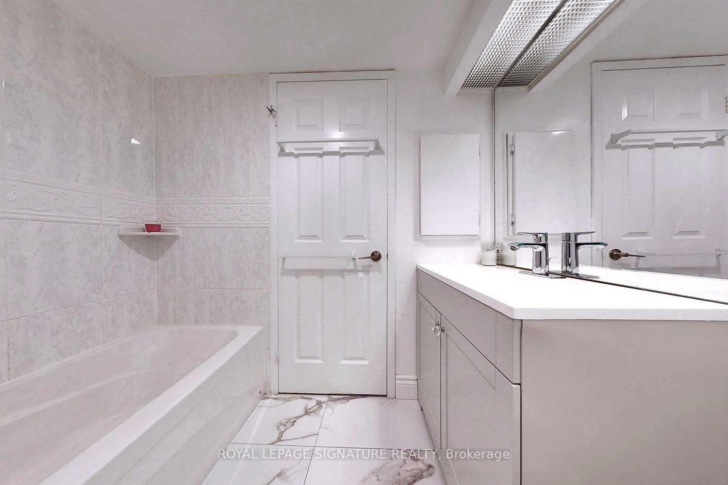 5 Concorde Place Unit 3706 photo 10