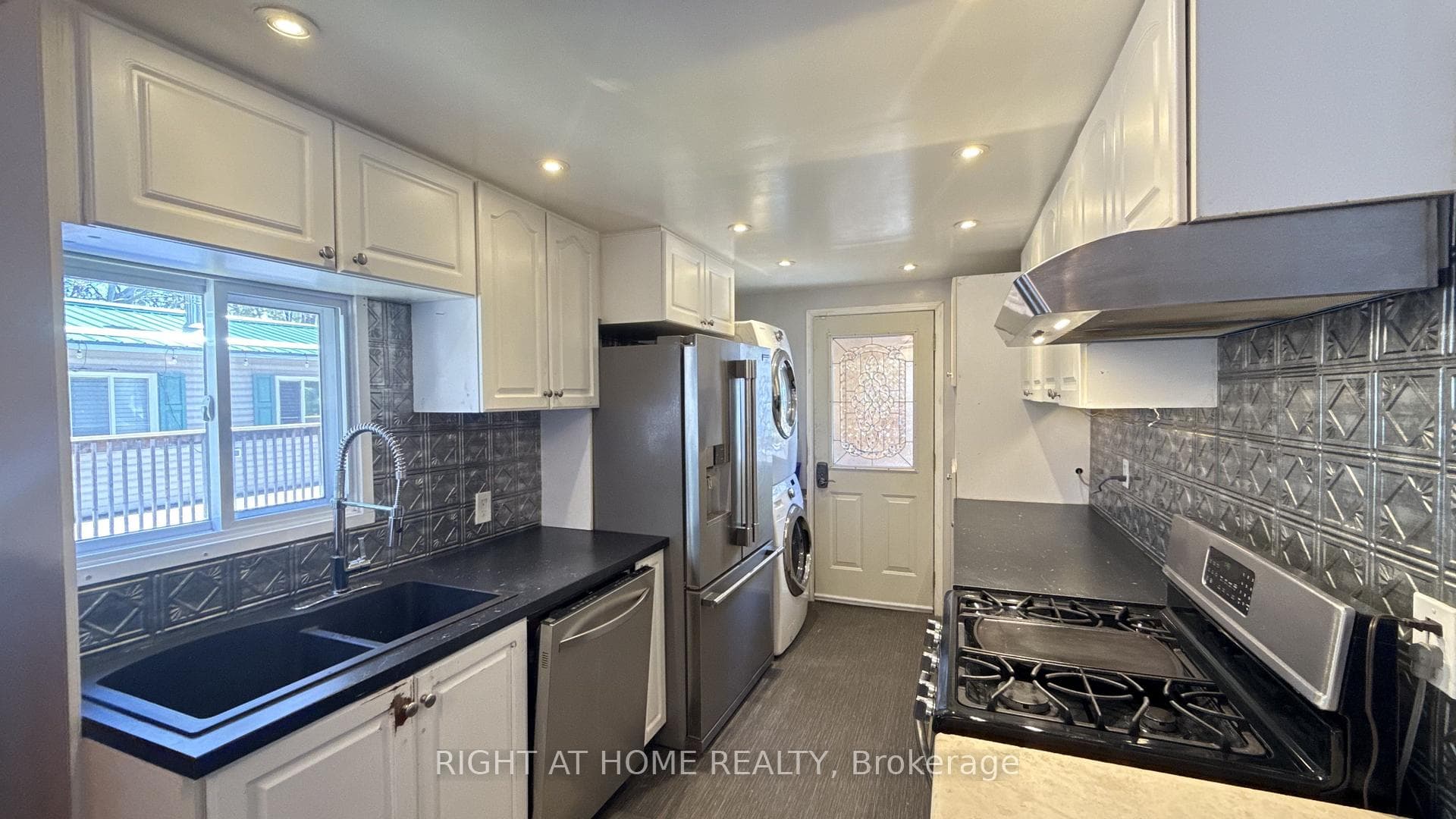 6 ROWAN Road photo 8