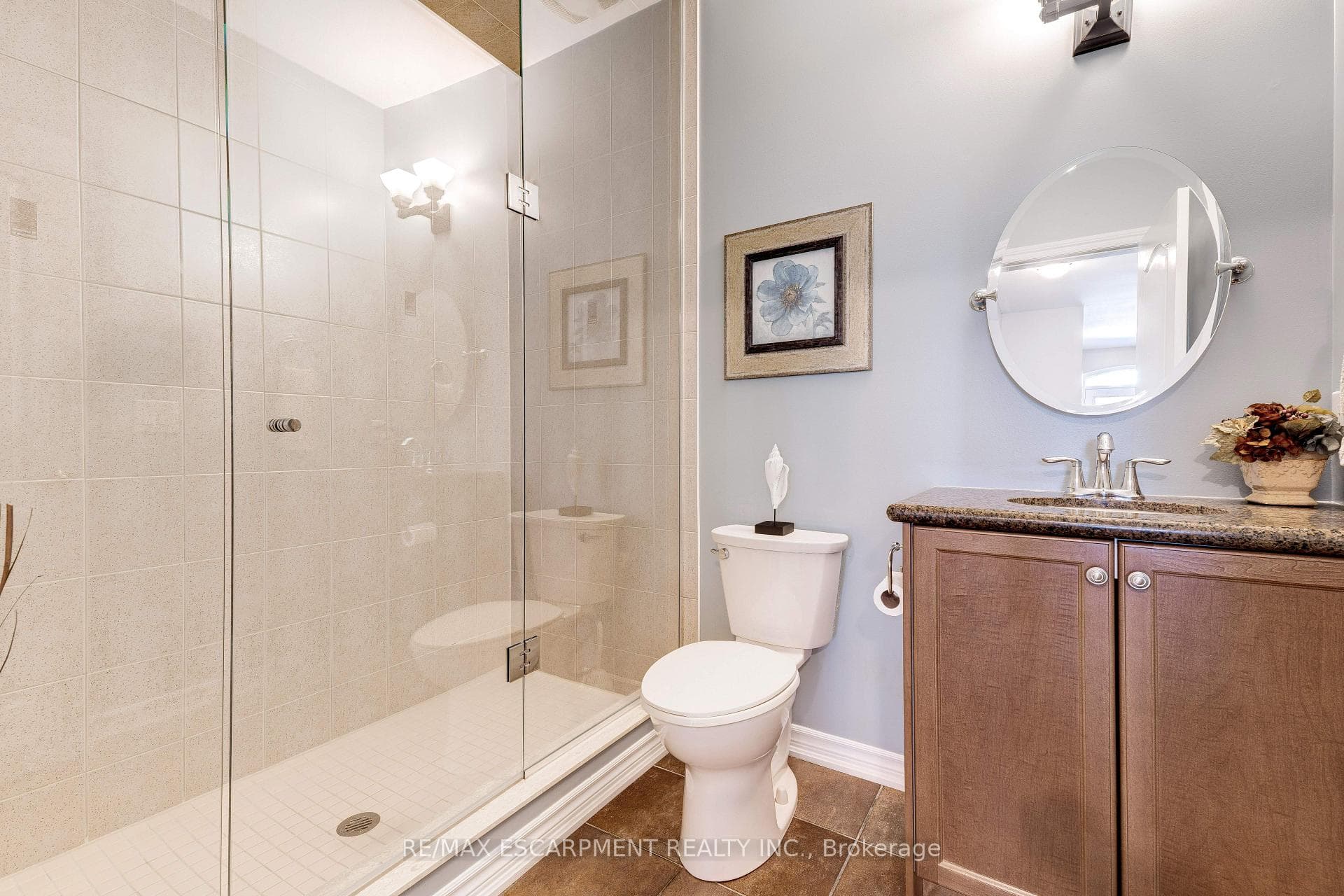 216 Cathcart Crescent photo 23