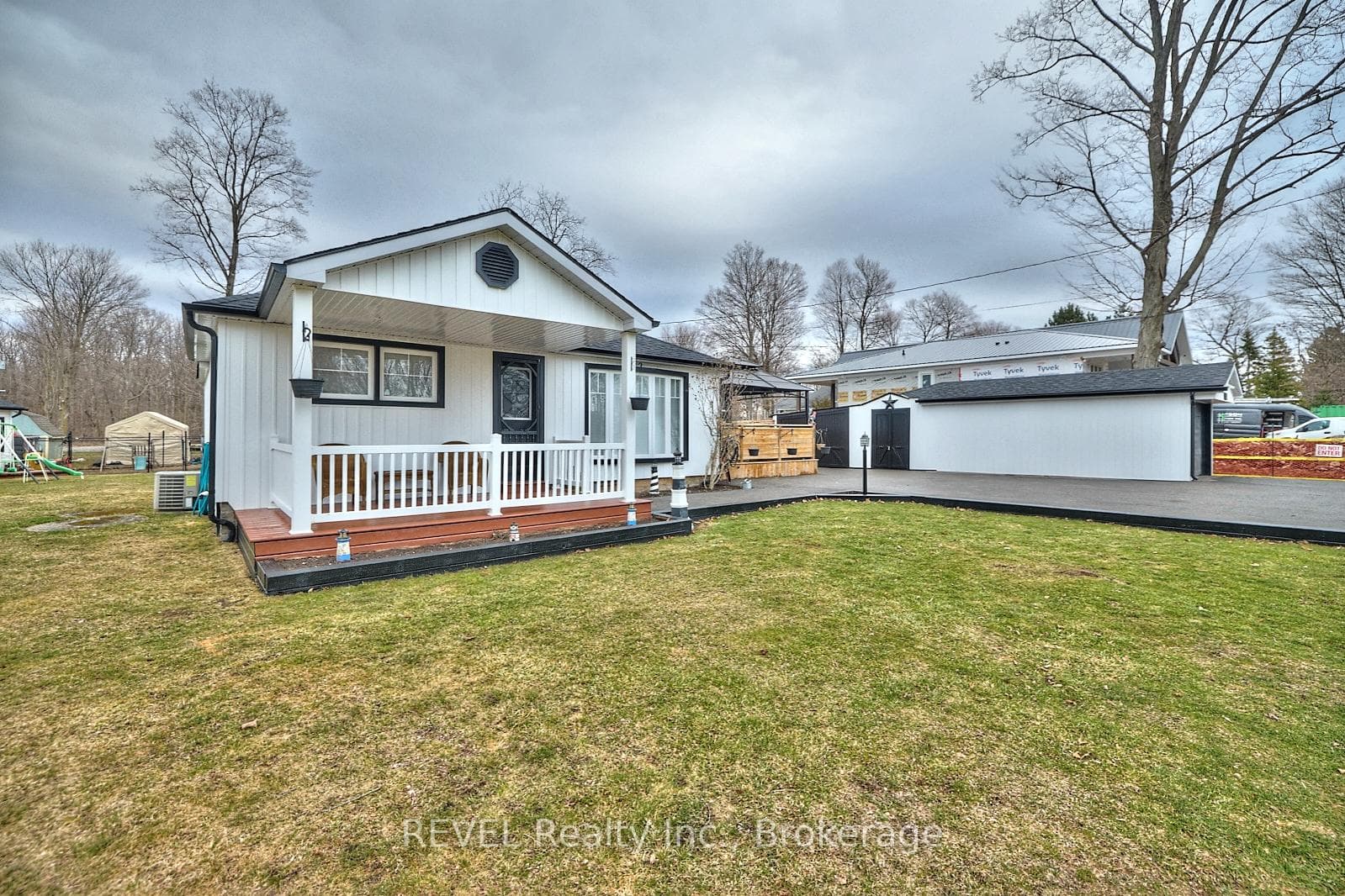 4875 Mapleview Crescent photo 7